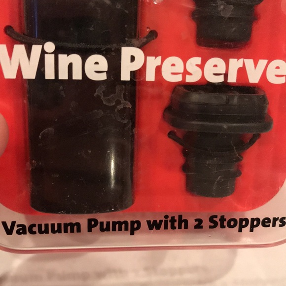 Houdini wine preserver vacuum pump 2 stoppers for wine bottles to save your wine - Picture 2 of 3